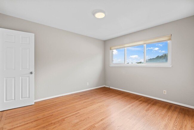 Building Photo - Coastal Charm in Linda Mar - Spacious Home...
