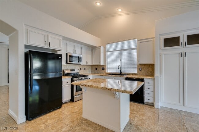 Building Photo - 669 Pacific Cascades Dr