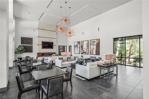 Building Photo - 11299 Glowing Ave