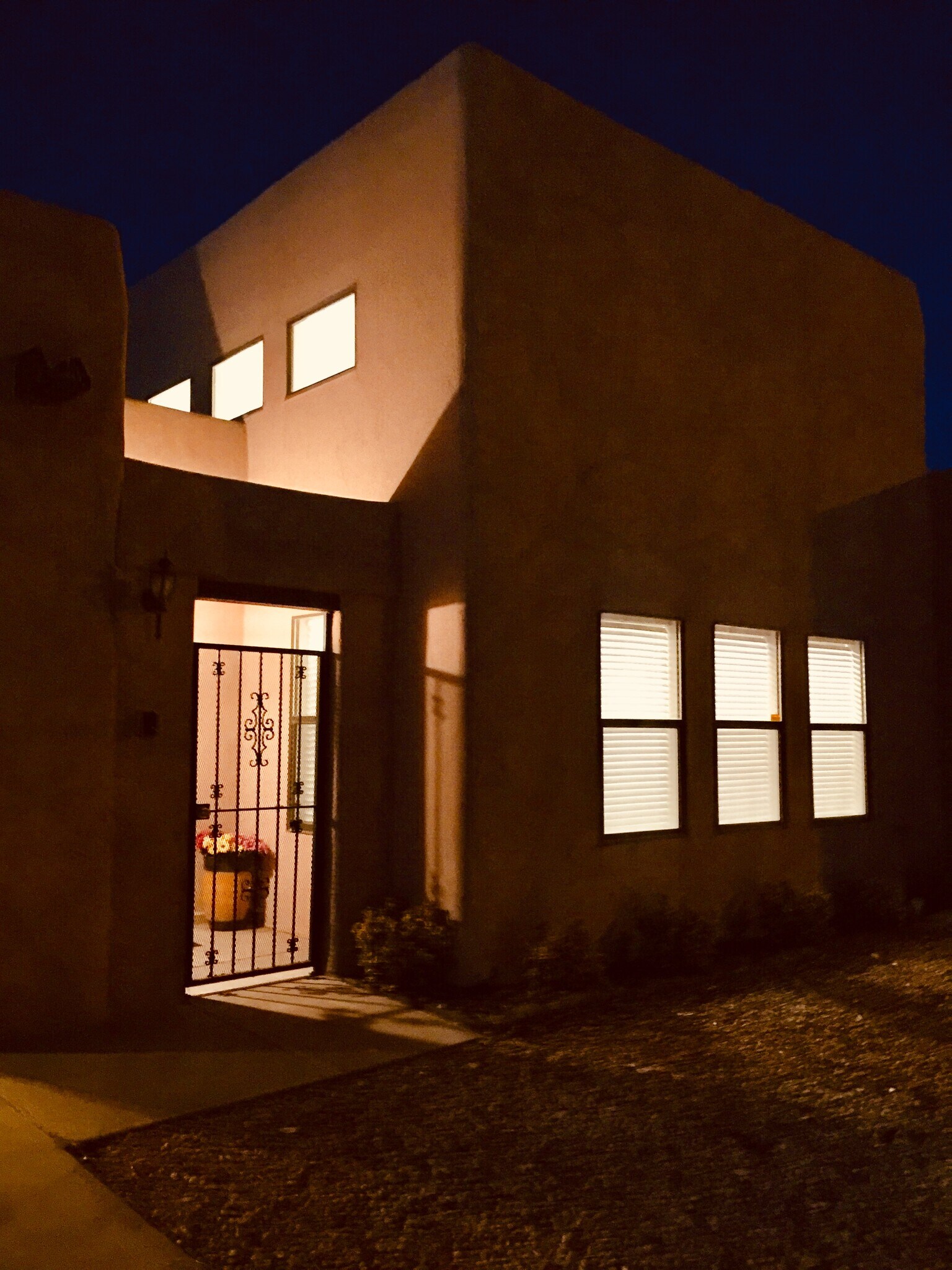 Building Photo - 609 Avenida Montoya NE
