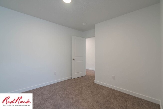 Building Photo - 3316 E Elkhorn Ln
