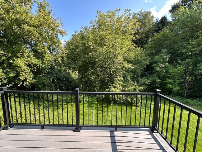 Building Photo - Five Bedroom Home on Almost Two Acres!