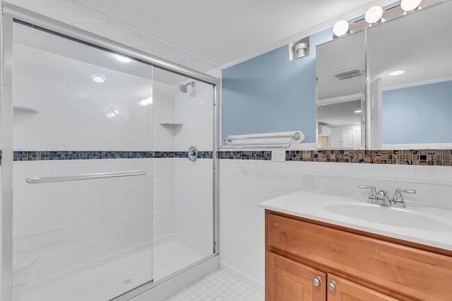 Building Photo - 418 1st Ave