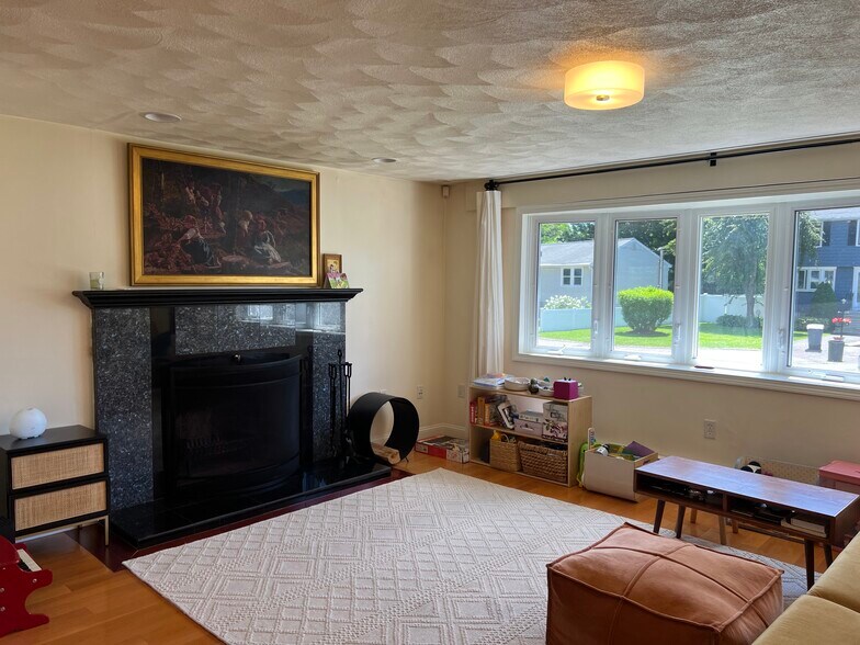 Building Photo - 11 Garrison Rd