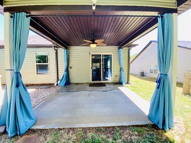 Building Photo - 938 S Mossy Rock Rd