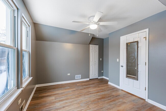 Building Photo - 2446 W 69th St