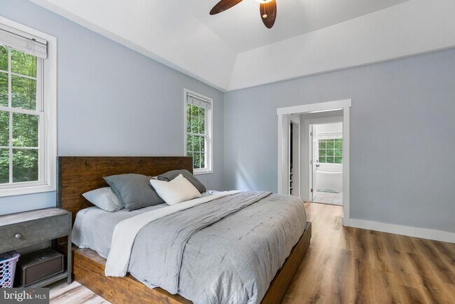 Building Photo - 17 Old Banks Dr