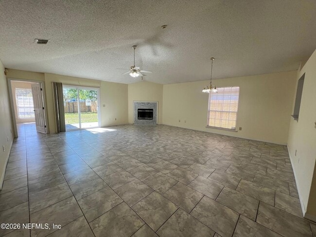 Building Photo - 11170 Wandering Oaks Dr