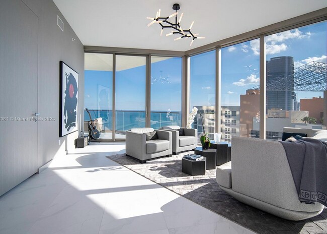 Building Photo - 18975 Collins Ave