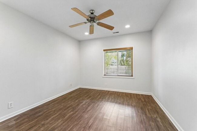 Building Photo - 4 Bedroom Elkhorn Ranch!