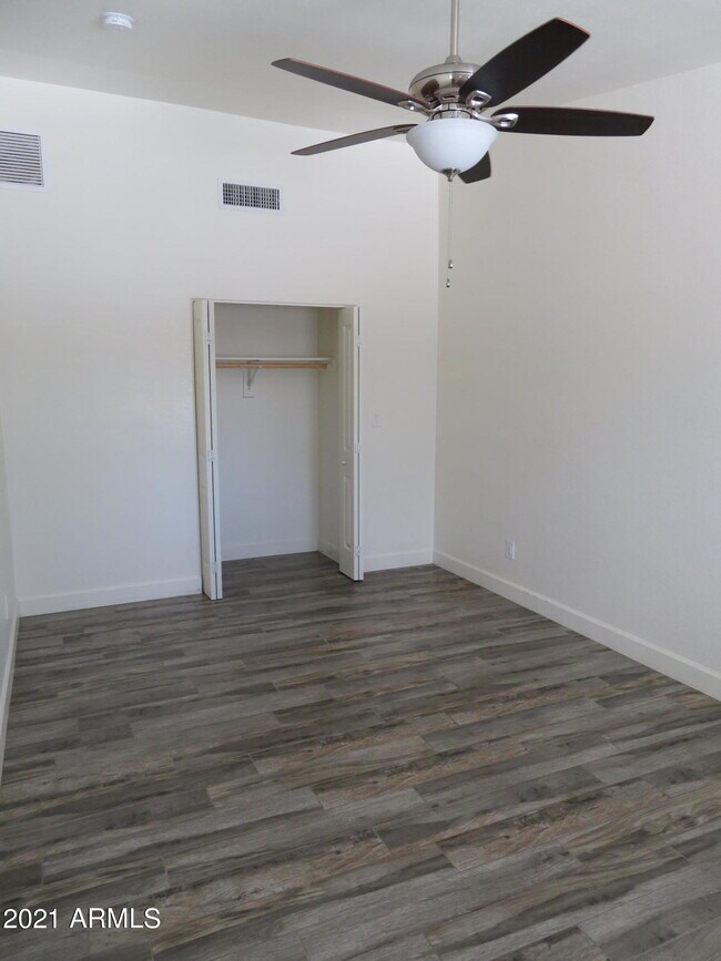 Building Photo - 2156 E Jerome Ave