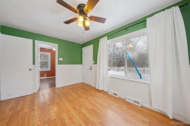 Building Photo - 2266 Newberry Rd