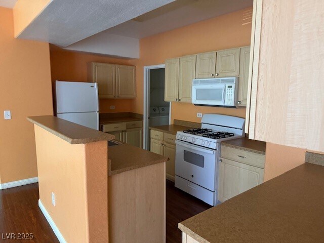 Building Photo - 8250 N Grand Canyon Dr