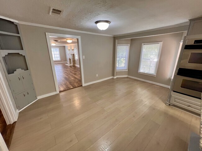 Building Photo - 5638 Curzon Ave