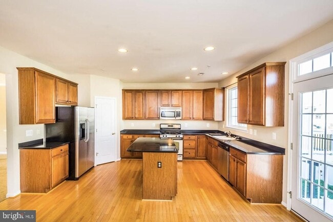 Building Photo - 1693 Mohegan Dr