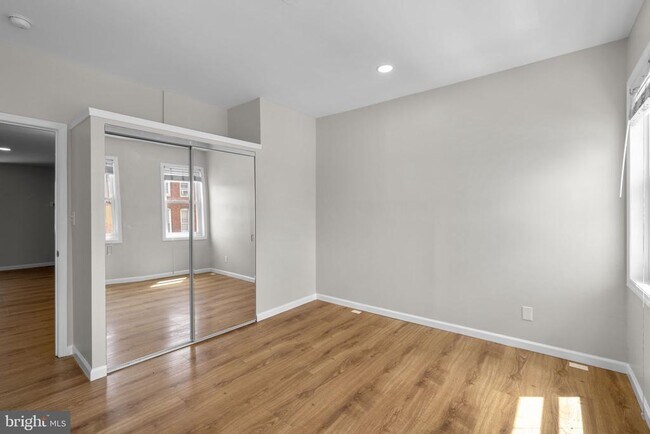 Building Photo - 1305 Light St