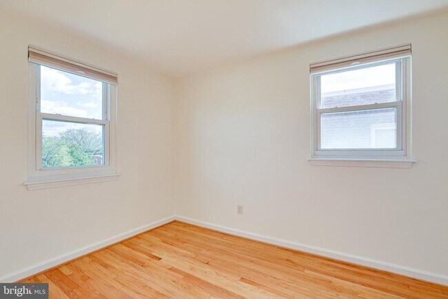 Building Photo - 5513 Chillum Pl NE