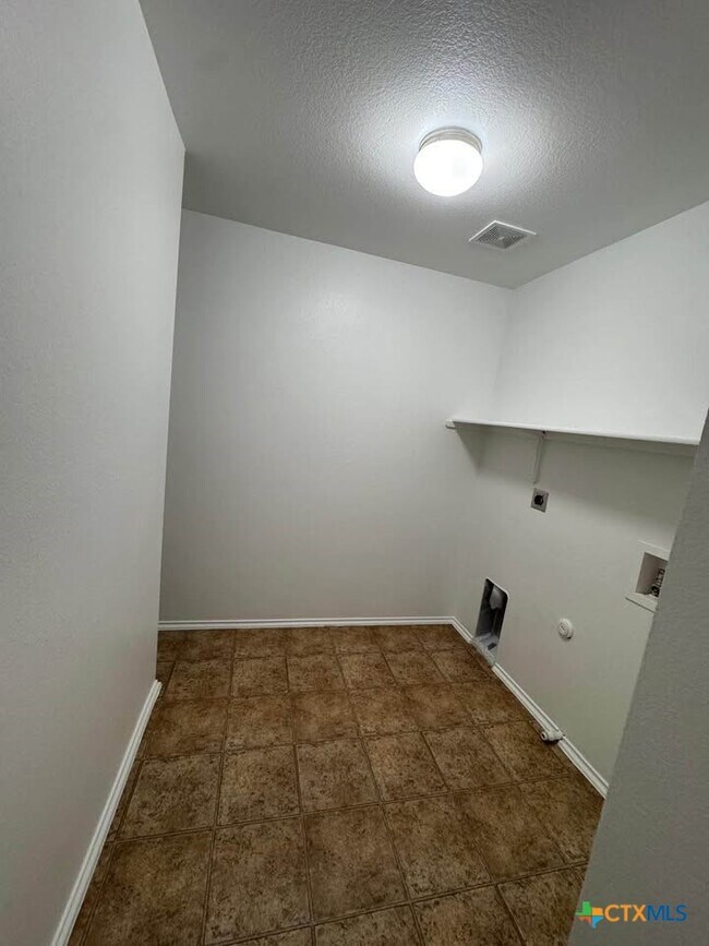 Building Photo - 102 W Orion Dr