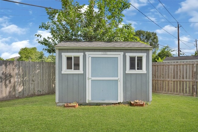 Building Photo - 9927 Southport Dr