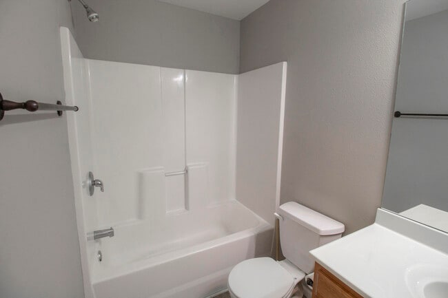 Building Photo - 5000 Derby Ridge Dr