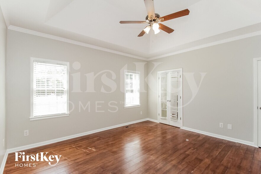 Building Photo - 224 Tennis Ct Ln