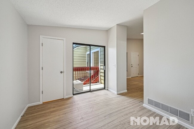 Building Photo - Charming 1BR Condo in Denver