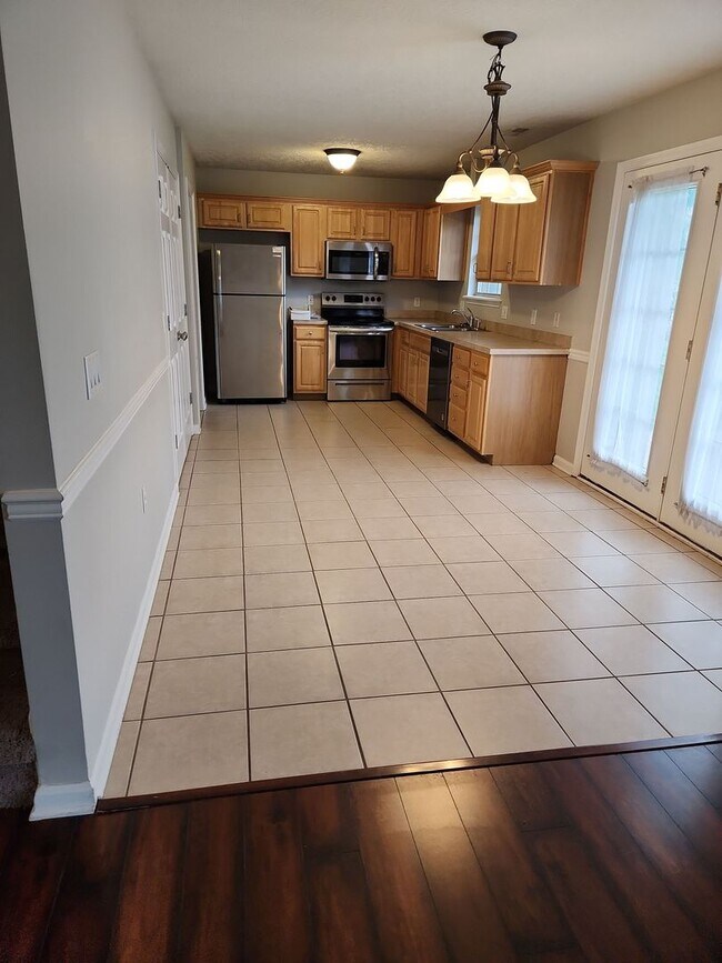 Building Photo - All Brick 4 bedroom, 2 Bath Home