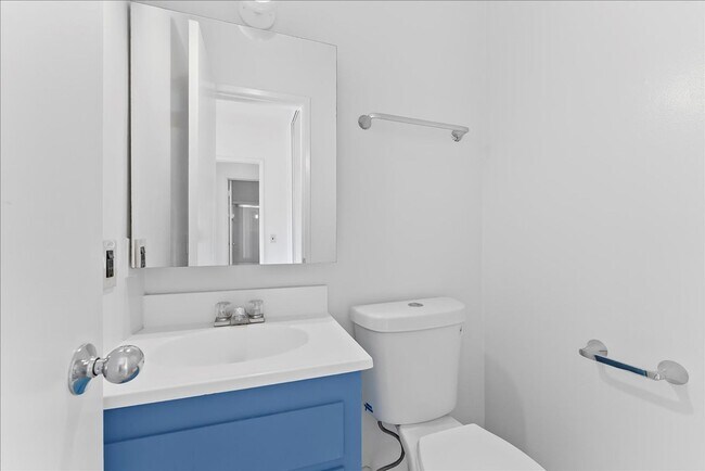 Building Photo - 4909 Sycamore Terrace