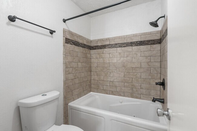 Building Photo - 16211 Olive Glen Dr