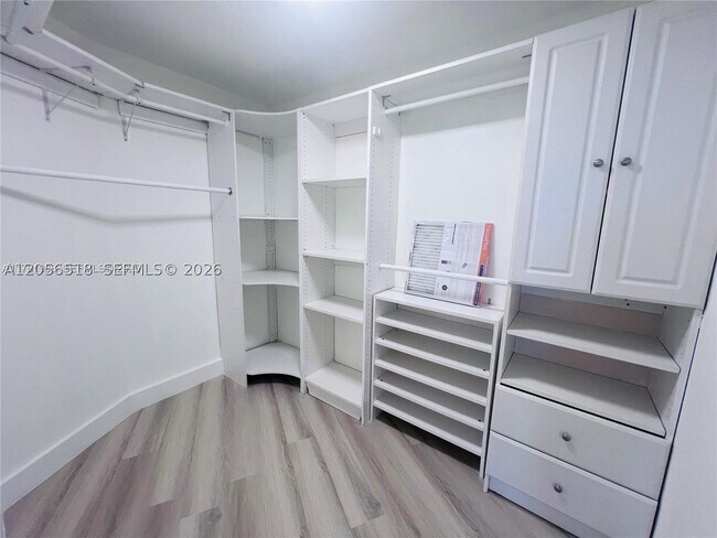 Building Photo - 1200 NE Miami Gardens Dr