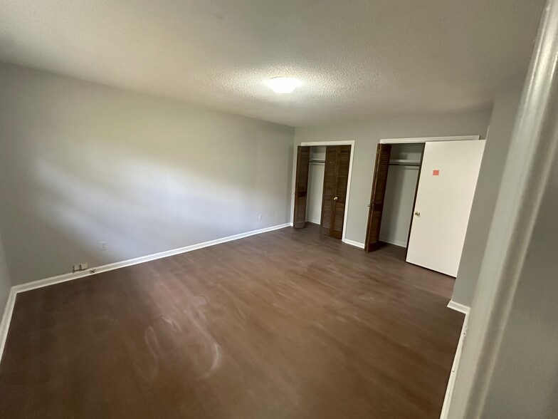 Building Photo - 3221 Westbrook Dr