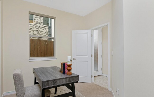 Building Photo - Modern 2 Bedroom, 2.5 Bath Townhome in Cit...