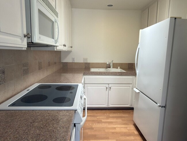 Building Photo - 3978 Camino Lindo