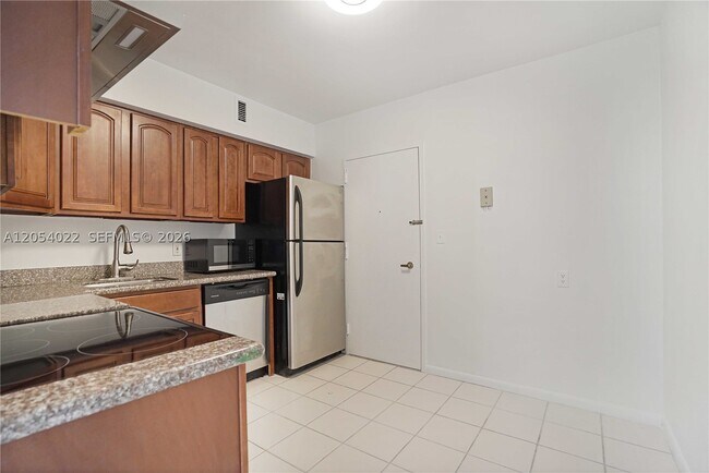 Building Photo - 5700 Collins Ave