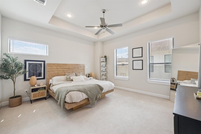 Building Photo - 5729 Larkin St