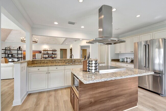Building Photo - 11839 Pebblewood Dr