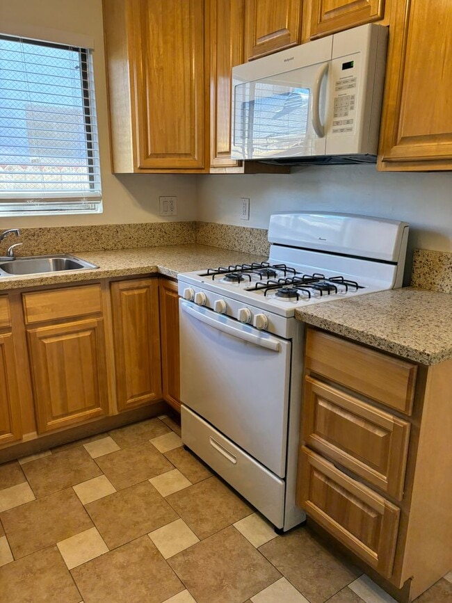 Building Photo - 3513 W Alameda Ave