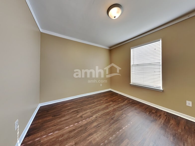 Building Photo - 2143 Featherwood Dr W