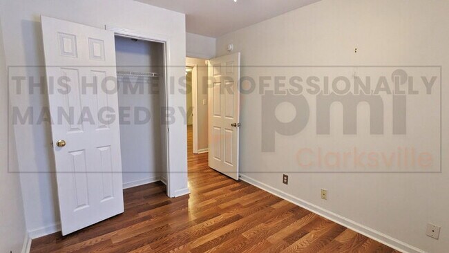 Building Photo - 1042 Waterford Cir