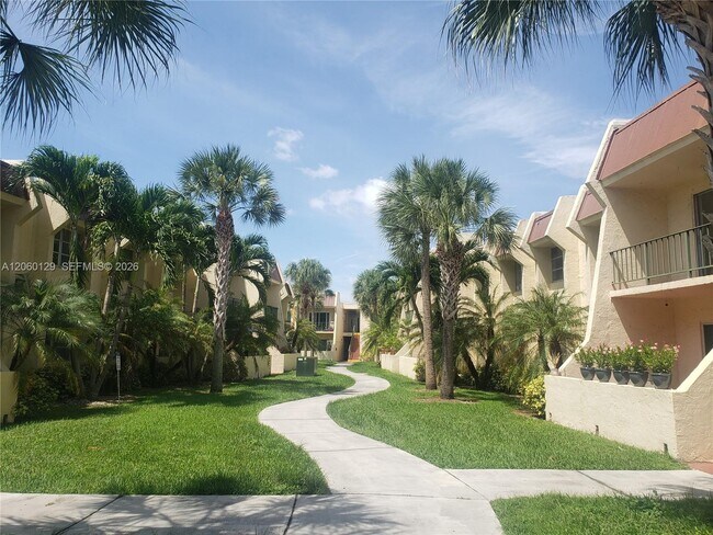 Building Photo - 13934 SW 90th Ave