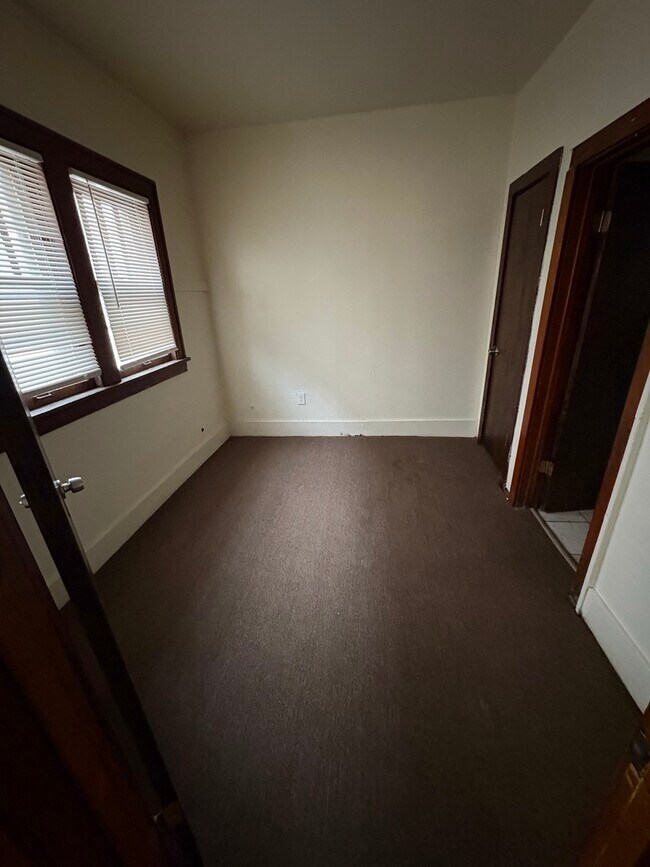 Building Photo - 83 W 15th St