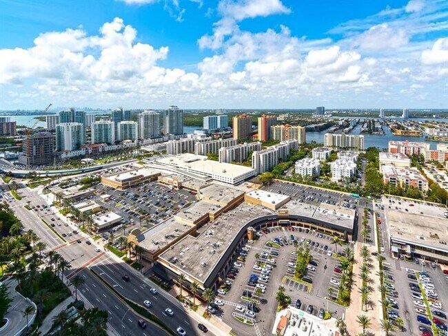 Building Photo - 17121 Collins Ave
