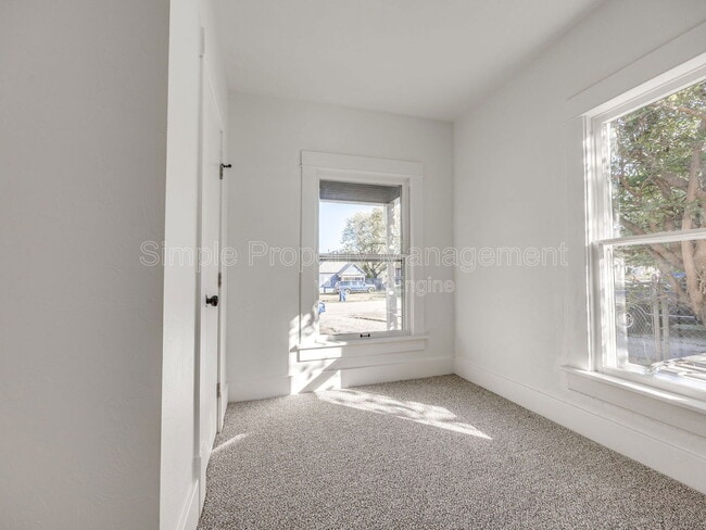 Building Photo - 811 W Wade St