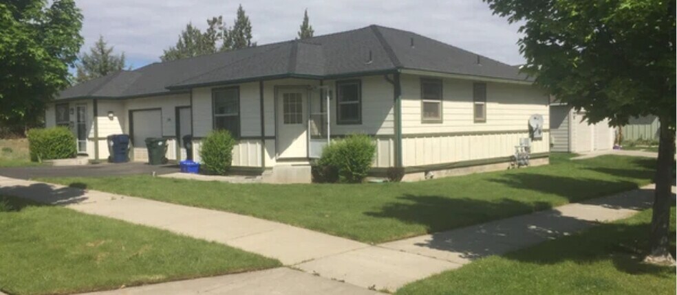 Building Photo - 1048 Ne Warner Pl