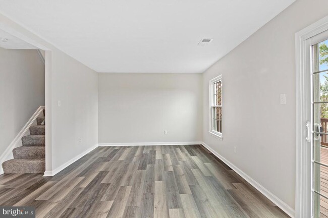 Building Photo - 689 Clearview Ave