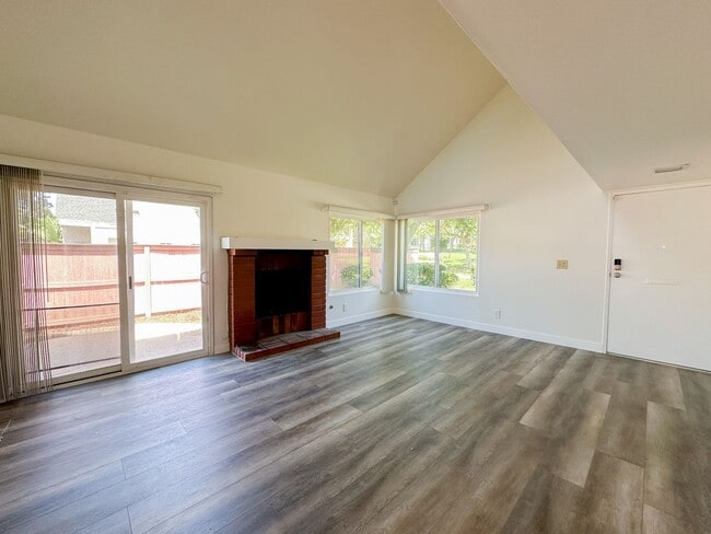 Building Photo - Updated 4 Bedroom, 2 Bath Villa Portofino ...