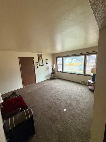 Primary Photo - 6336 W Euclid Ave