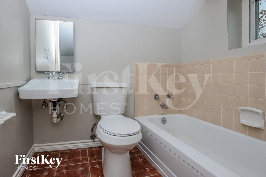 Building Photo - 3817 Wren Ave