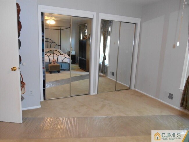 Building Photo - 62 Buttonwood Dr