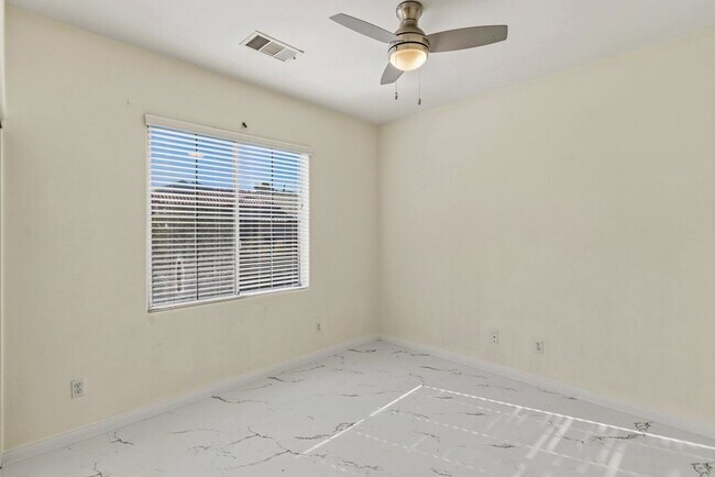 Building Photo - 612 Silver Grove St